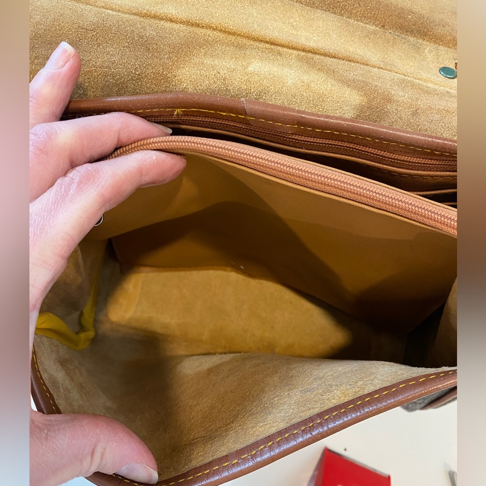 Classic Knock off Dooney Handbag - Picture 5 of 9